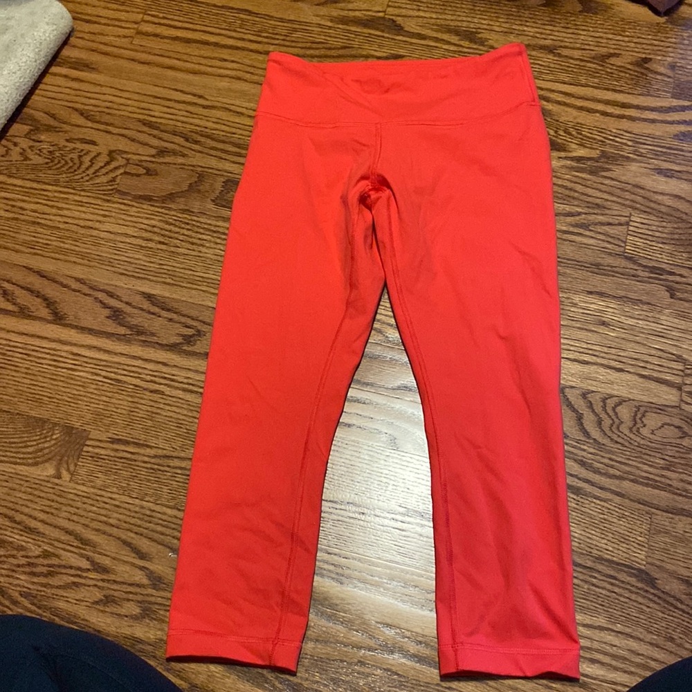 Cropped Lululemon Wonder Unders- Coral/Orange